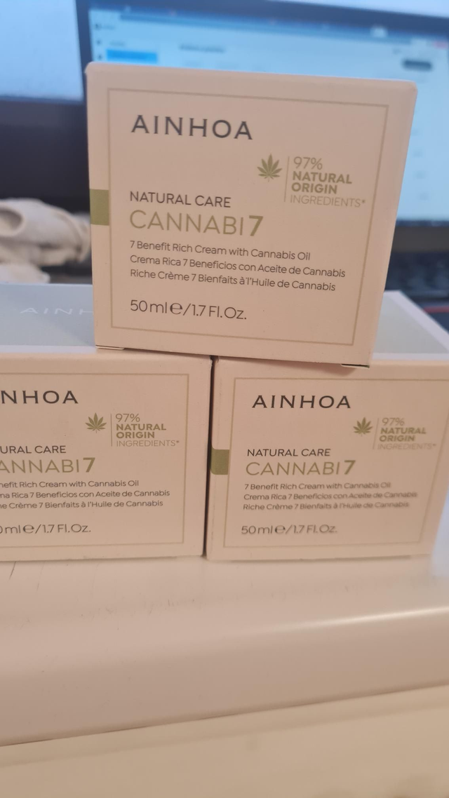 Bohato výživný krém na podráždenú, citlivú alebo veľmi suchú pleť s CANNABI olejom 50ml VÝPREDAJ