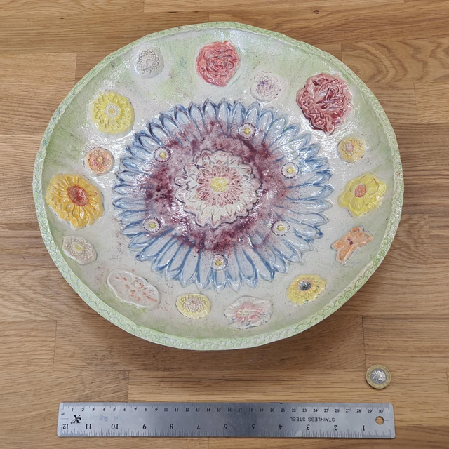Large decorative ceramic bowl / birdbath