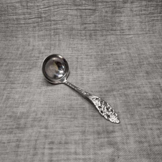 Sola | Diepe Roomlepel met haakje type Ajour G Sola Z verchroomd edelstaal (diameter lepel 4 cm | lengte steel 11 cm ) | Vintage