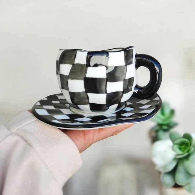 Tasse et soucoupe en céramique carreaux noir