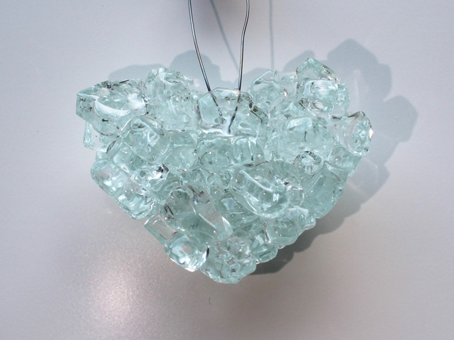 o7 Kristall-Herz aus großen Kristallen / 1,5 x 4,0 x 5.5. cm / 59g