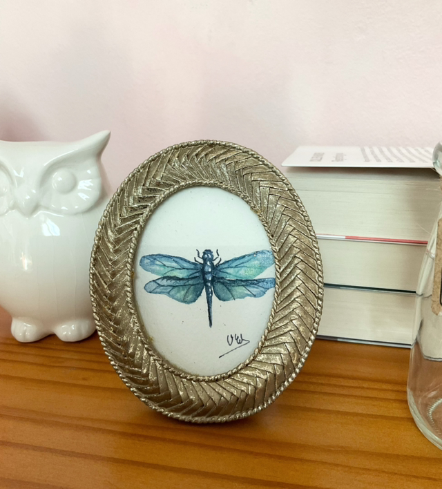 Libellule bleue dans son cadre miniature doré