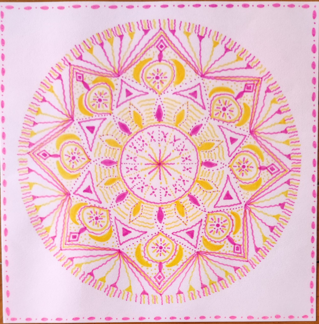 Mandala 20 cm rose et jaune 