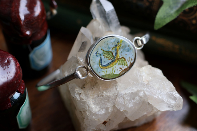 Bracelet dragon médiéval - artisanal - peint à la main - laiton argenté 