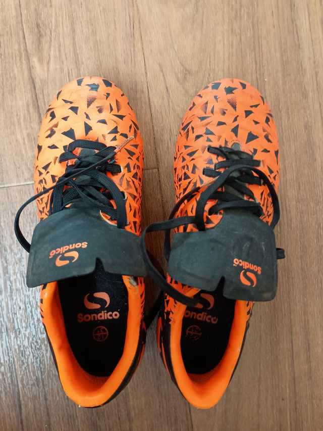 Football boots C12 and shin guards XXS