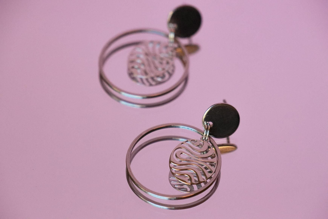 Hopeanväriset korvakorut 