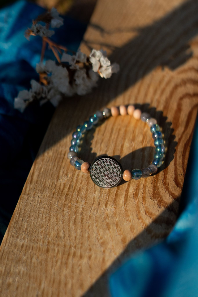 Bracelet Karma, sensible et unique, Nacre de Tahiti et Aqua aura