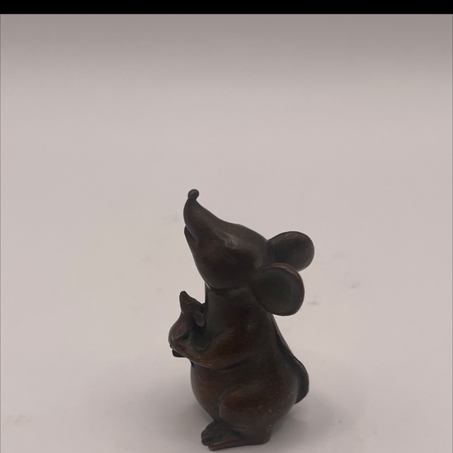 Bronze Mother Mouse Holding Baby Mouse Figurine – Miniature Sculpture – 5cm