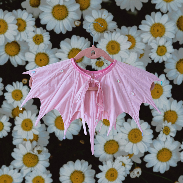 Faux Col &quot;Ailes de Chauve-Souris&quot;