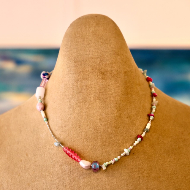 Loes Stam "Ketting van gerecycled materiaal"