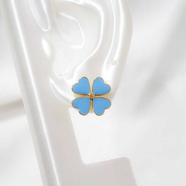 Brinco Trevo resina Azul - Ouro