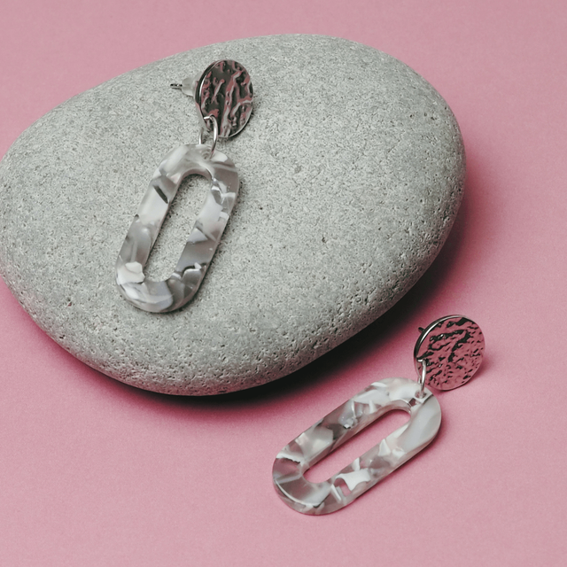 Les Brigittes grises argentées