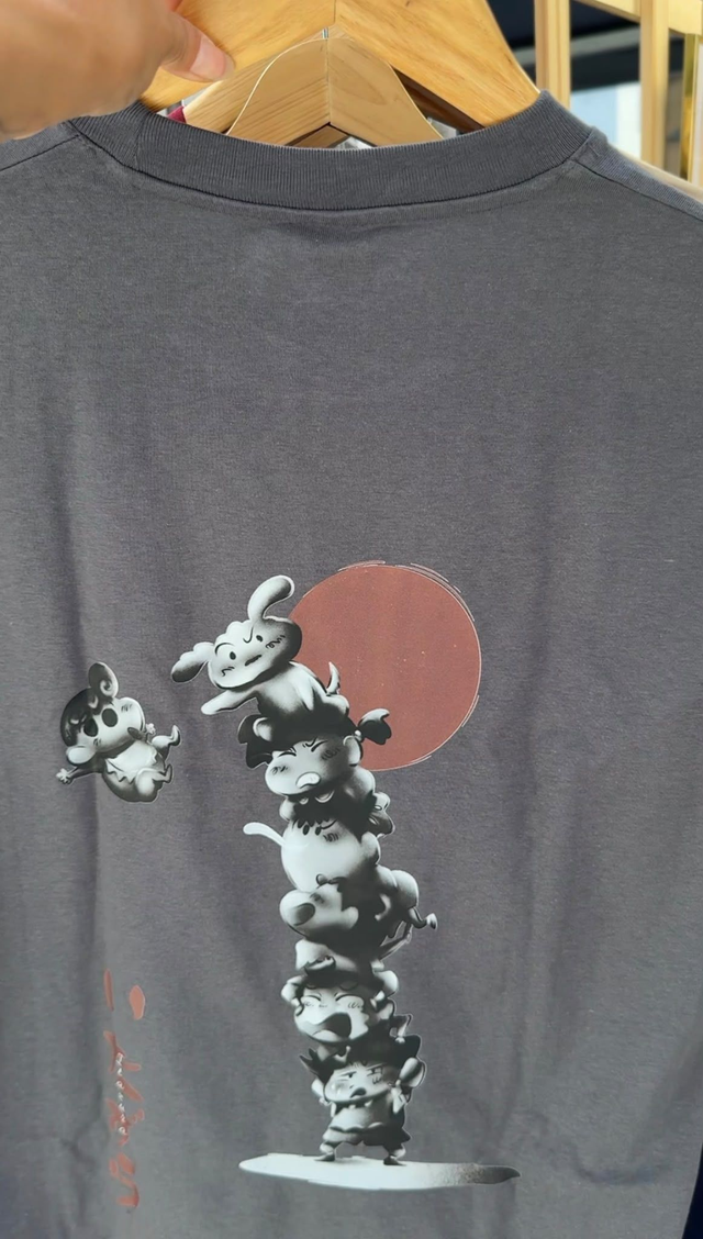 Camiseta Itazura gris oscura