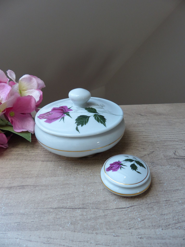 Ensemble deux boites à bijoux en porcelaine de Limoges, lot de deux boites à bijoux décor de roses, décoration chambre boudoir romantique