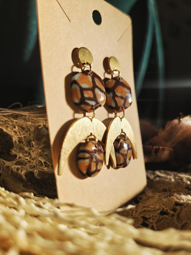 Argile léopard et laiton