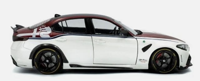 Alfa Romeo GTArot/weiss Solido 1:18
