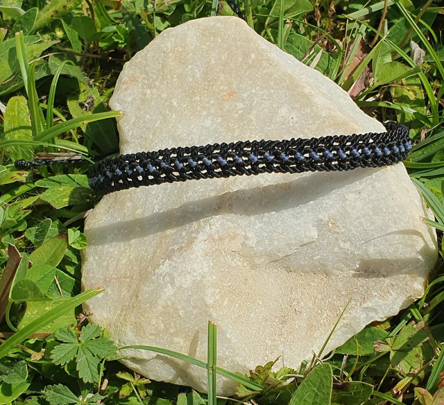 Bracelet micro macramé Homme ou Femme, noir et bleu, taille réglable. 