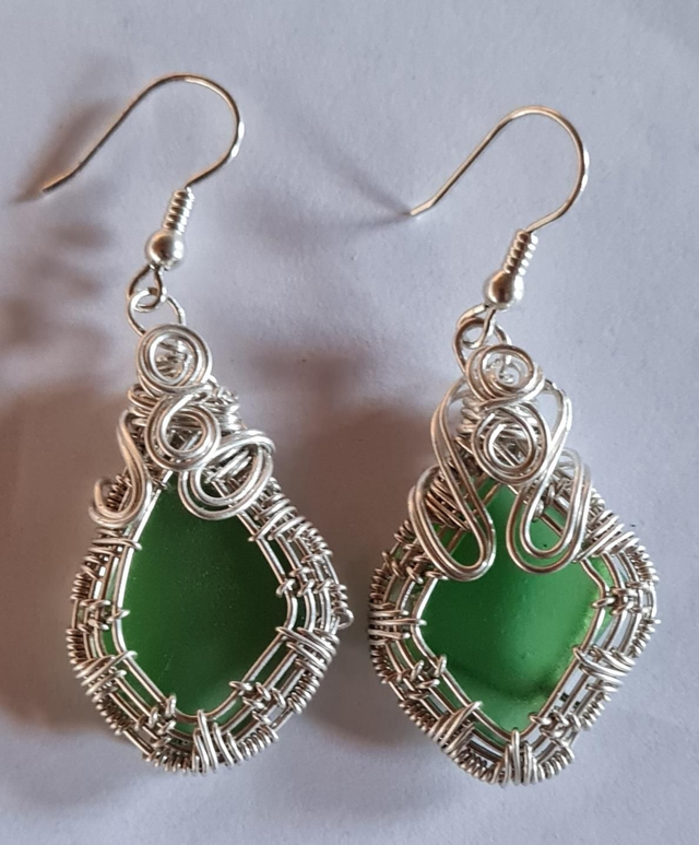 Diamond-shaped Green Seaglass Earrings 