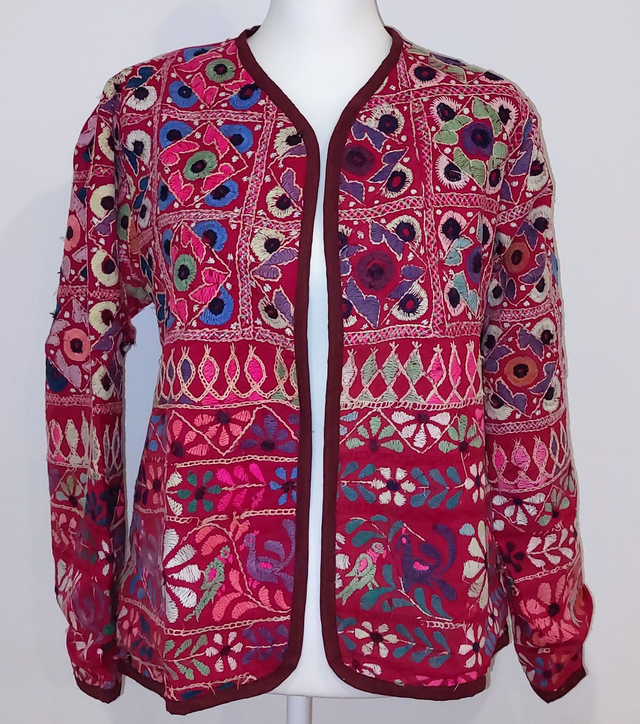 Veste femme reversible coton brodé recyclé - Unique - Confectionnée à la main dans les villages Indiens - Rouge