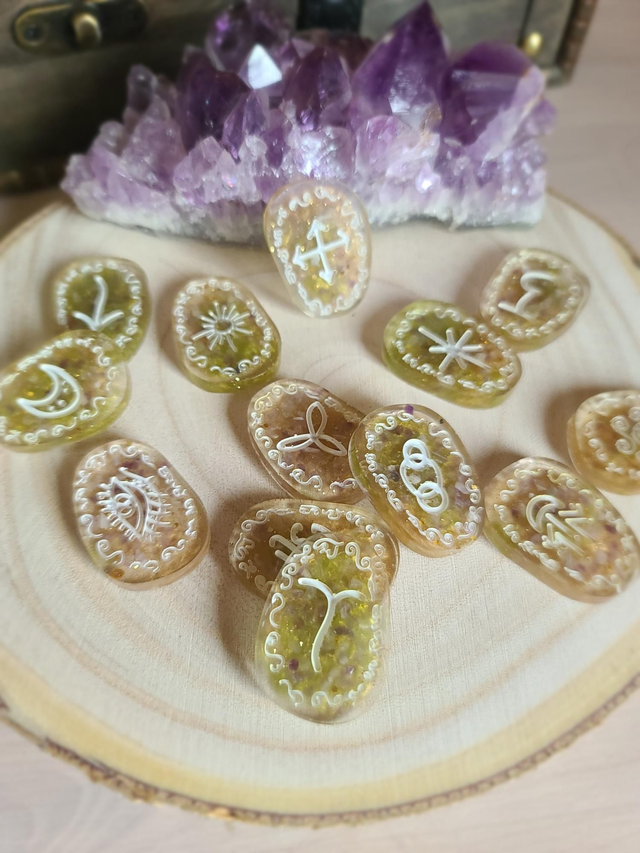 Runes des Soeurcières 🌿 Labradorite (blanc)