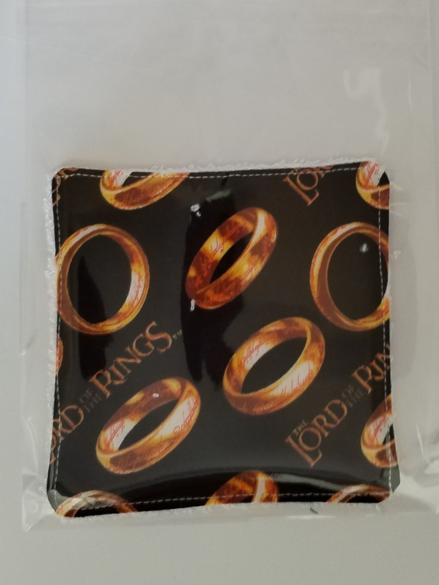 Lingette noire avec anneaux