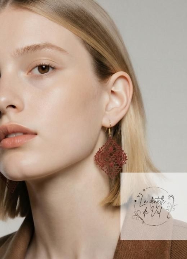 Boucles d'oreilles rouge passé 