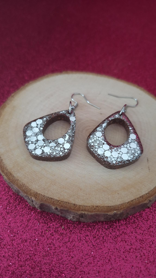 Boucles d'oreilles gouttes chocolat/paillettes argentées 