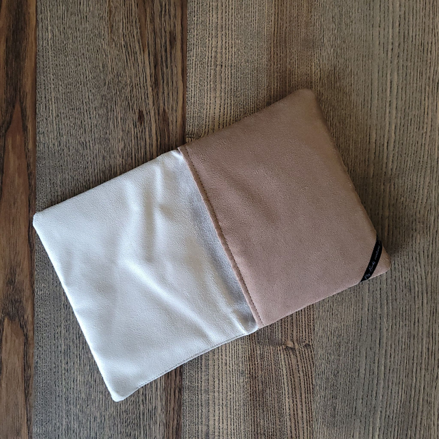 Etui liseuse rembourré : Suédine beige et marron