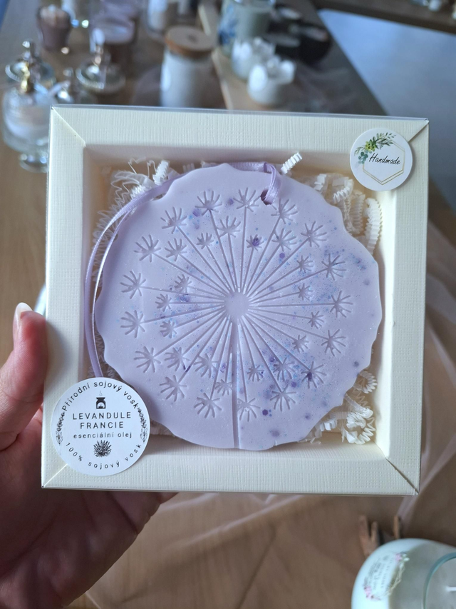 Levandule FRANCIE Mandala Pampeliška - vonný sójový vosk závěsný