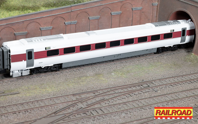 R40492 RailRoad: LNER - Class 800 - MS Coach