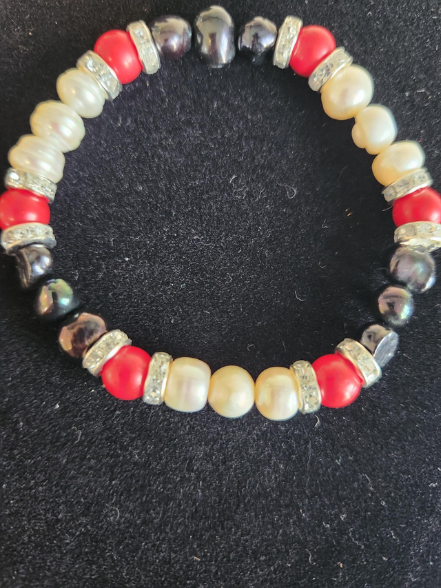 BAROQUE PEARLS black and white with CORAL 