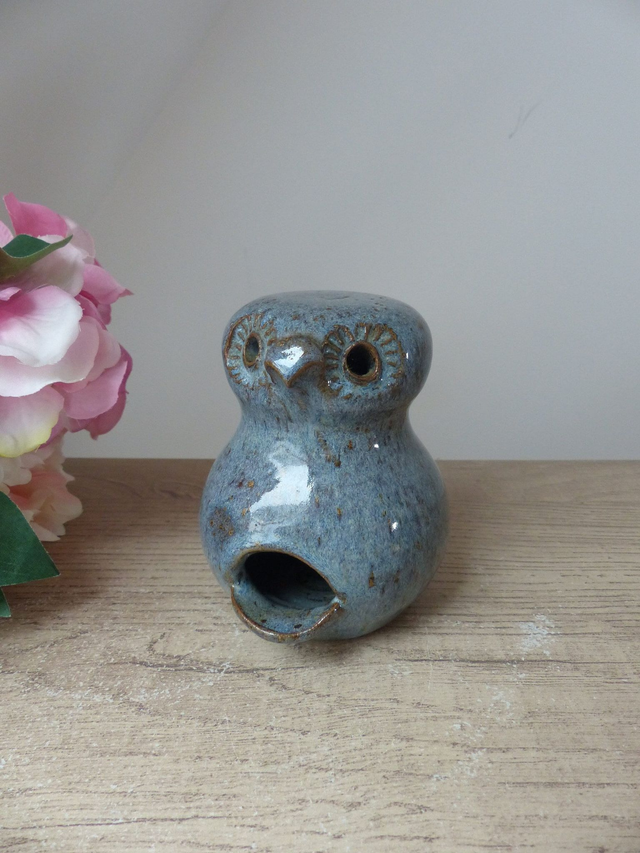 Figurine chouette en grès bleu émaillé – sculpture artisanale vintage faite main – décoration zoomorphe cosy et protectrice du foyer