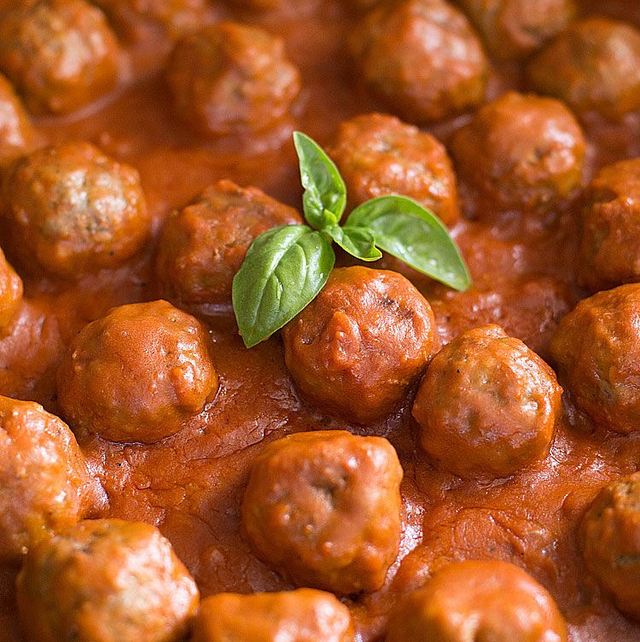 Albóndigas en salsa de tomate (office/bureau)