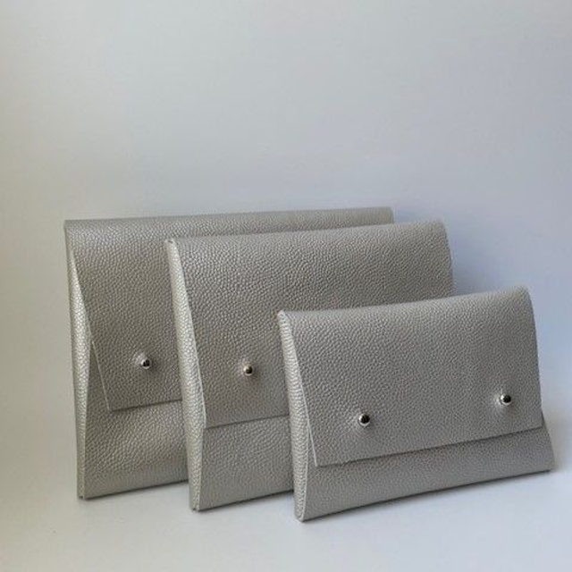 Pochette en cuir argent 