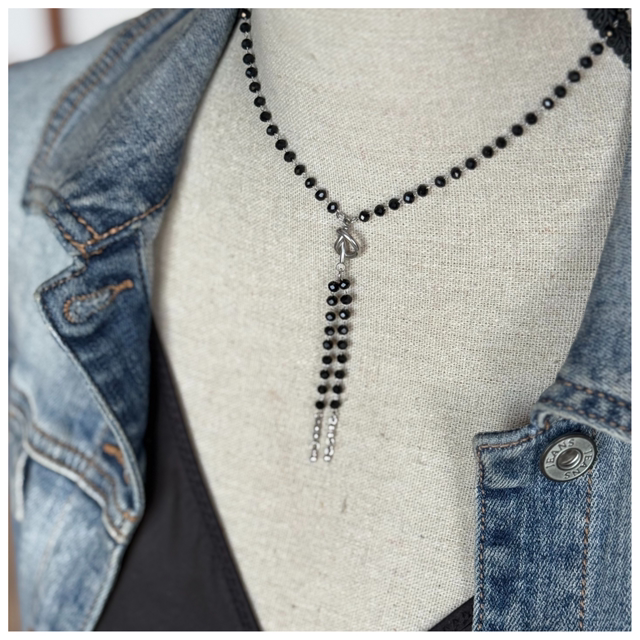 Collier perles de verre effet noeud