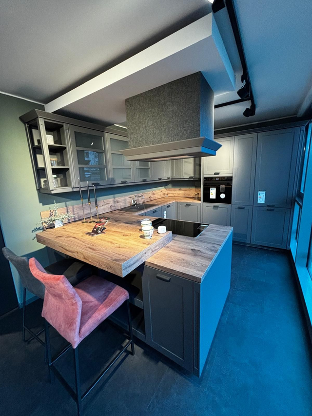 Nobilia Landhausküche Grau Musterabverkauf incl. Bauknecht Geräte 