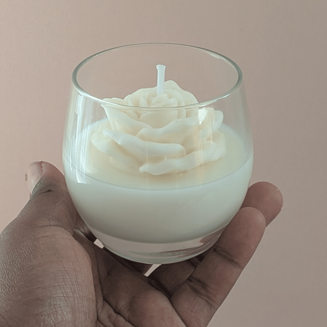 🕯️ Bougie Rose d’Amour 85g – Musc Blanc