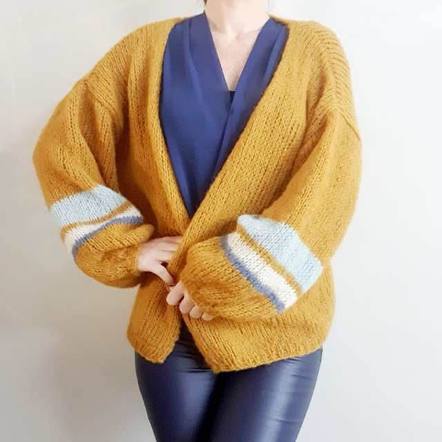 Handgebreid luxe damesvest in zachte alpaca en zijde met ballonmouw