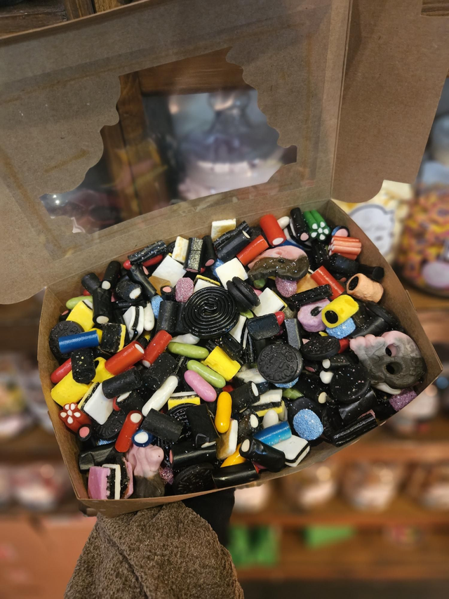 The 2kg liquorice box 