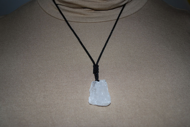 Collier cristal de roche en pierre brute