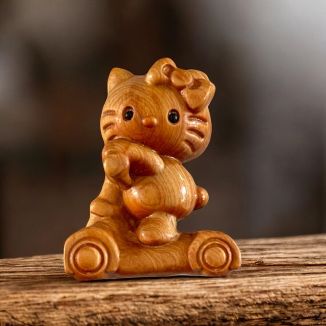 Echtholzfigur Hello Kitty handgeschnitzt