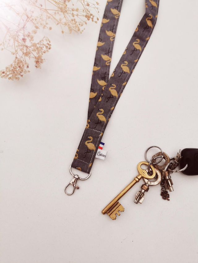 Attache clefs flamant or