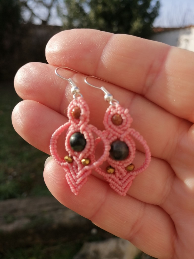Boucles d'oreilles en micro macramé et pierre naturelle