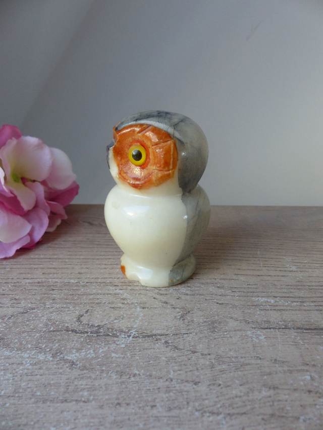 Statuette de chouette en pierre albâtre sphérique orange sculptée à la main, chouette presse papier en pierre décoration bureau vintage