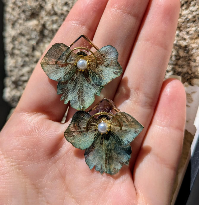 Pendientes con bisel de hortensias vintage