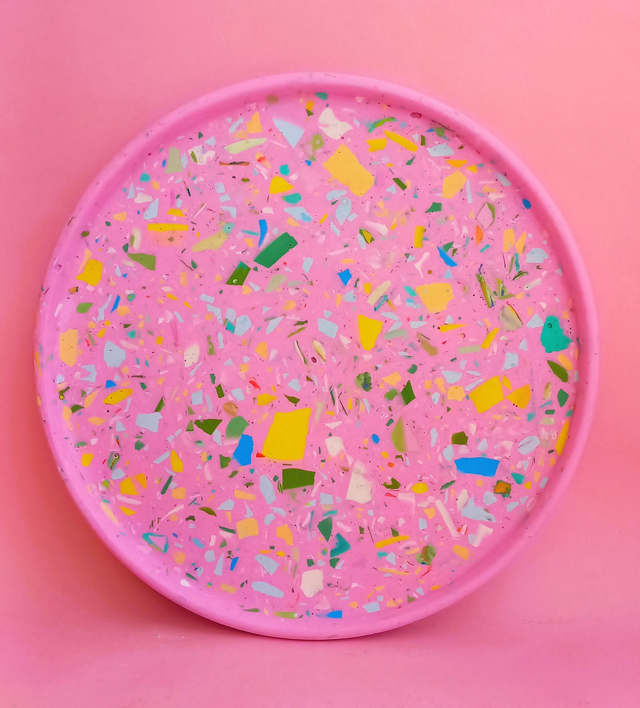 Różowa taca dekoracyjna, lastryko, okrągła taca kawowa, 27 cm