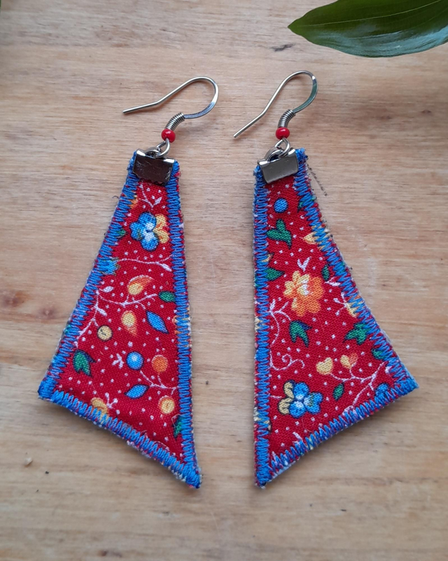 A- Boucles d'oreilles Triangles rouges liberty 