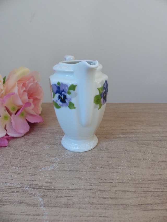 Petit pot à lait en porcelaine décor fleuri, pot à crème Rosenthal Allemagne vintage, crémier décoré de pensées fleurs du jardin violettes
