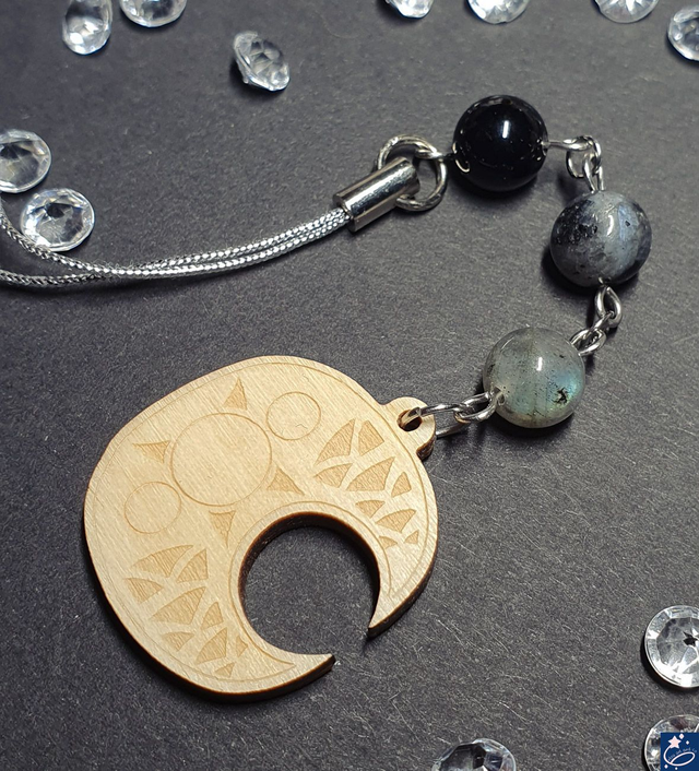 Bijou de téléphone lune - labradorite, labradorite noire et onyx