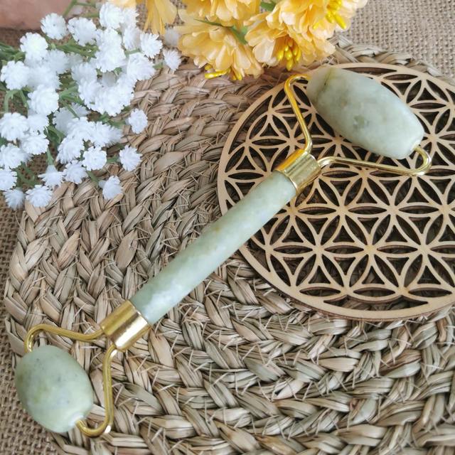 Rouleau de jade (massage visage) 